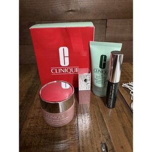CLINIQUE - 4 pc. Discovery Kit, NEW IN BOX, $40.50 VALUE